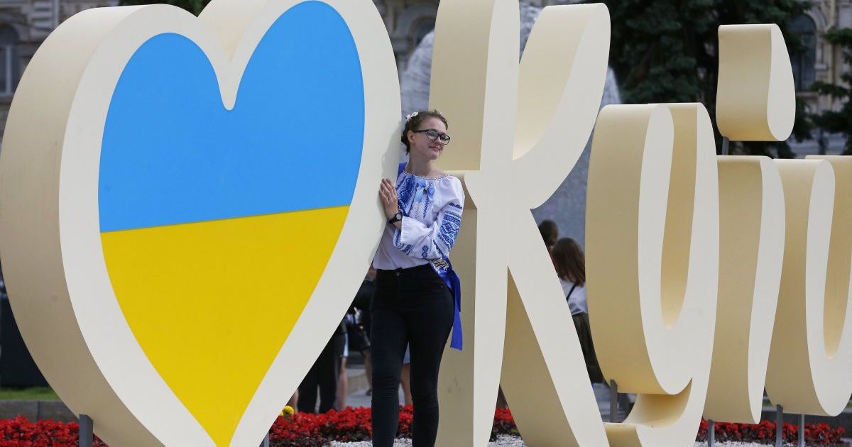 Мегамарш в вышиванках, концерты и поздравления: как Киев празднует День города