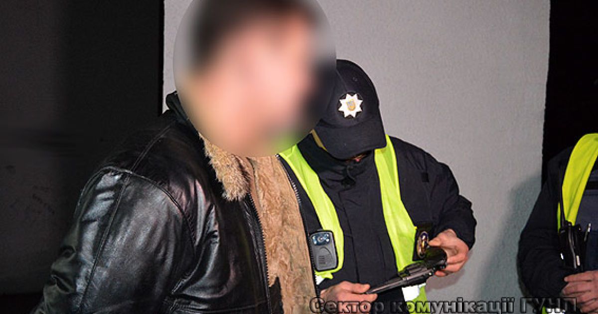 Мужчина стрелял в сторону группы людей / © ГУ Нацполиции в Волынской области