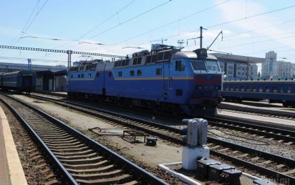 На Киевщине из-за непогоды в дороге задерживаются восемь поездов