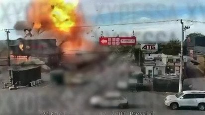Россияне попали дронами по супермаркету в Одесской области - видео
