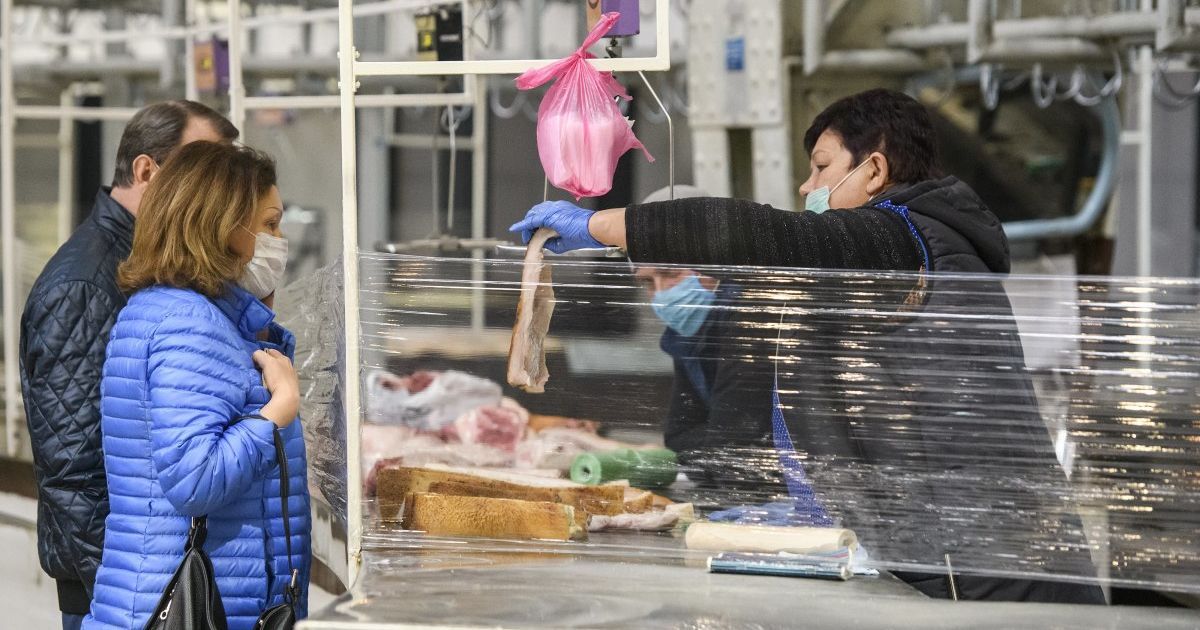 В Україні хочуть повернути під контроль держави ціни на продукти: що це означає