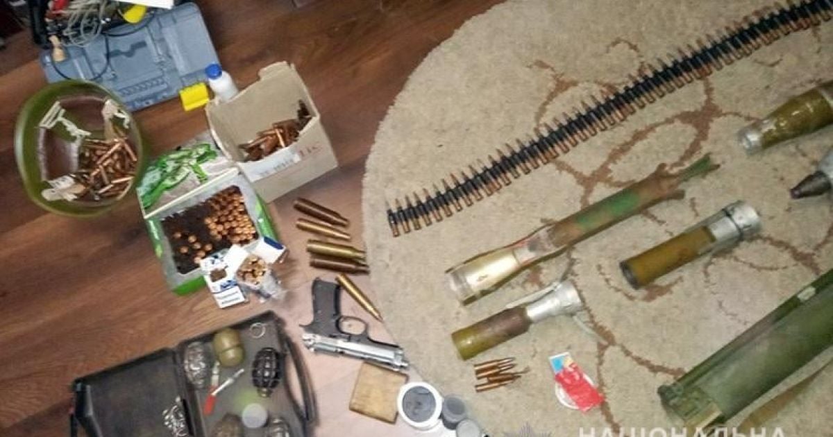 Схрон боєприпасів у київській квартирі