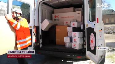 Спасатели передали самое необходимое городу на линии огня