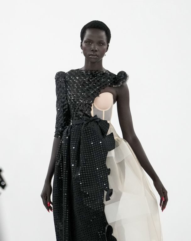 Показ колекції Haute Couture Модного дому Viktor&Rolf / © Associated Press