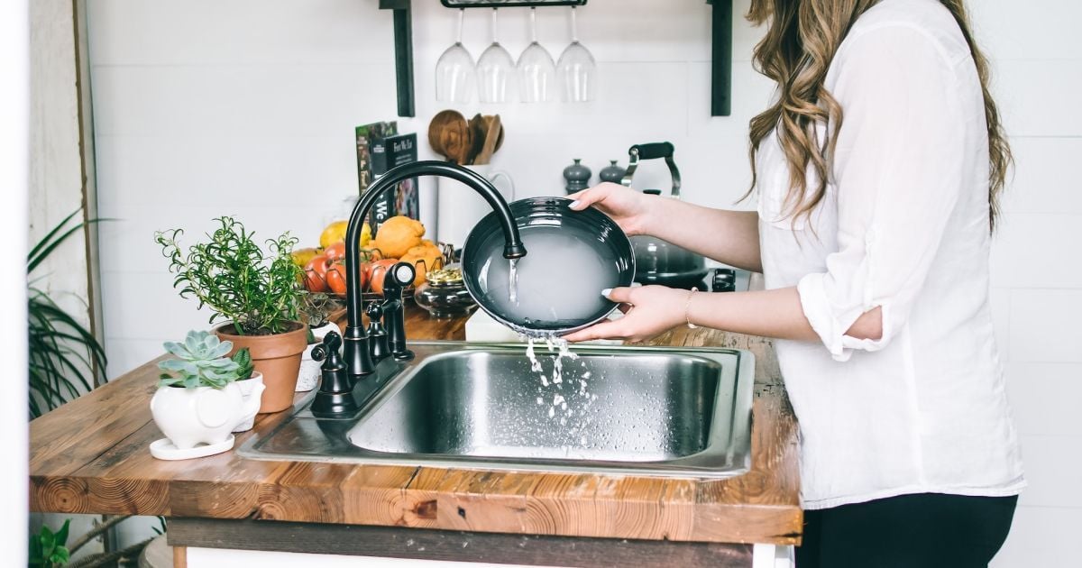 Як очистити сковороду від багаторічного гару