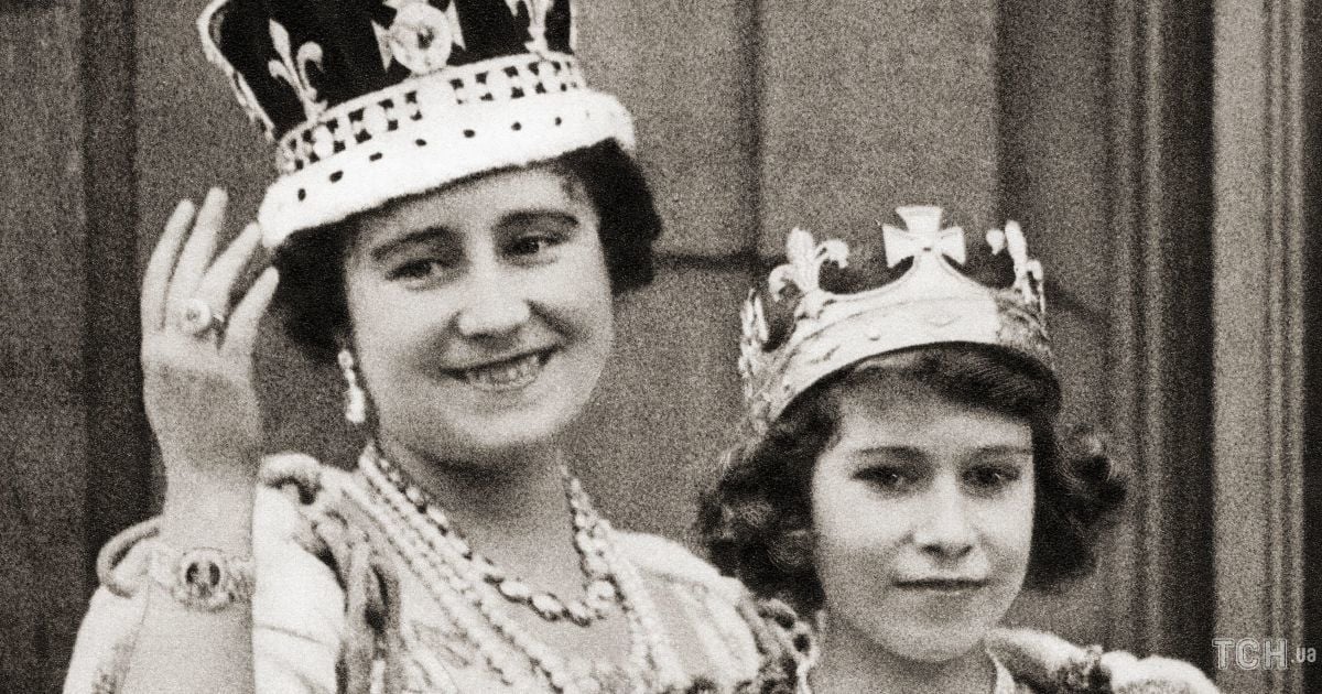 Королева Єлизавета II з матір'ю Єлизаветою Боуз-Лайон