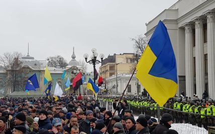 После столкновений под Радой обе стороны обвиняют друг друга в чрезмерном применении силы