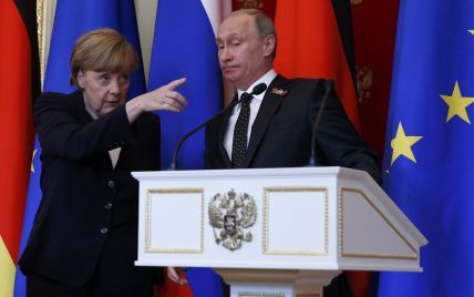 Меркель не погодилася з путінським трактуванням ролі "пакту Молотова-Ріббентропа"
