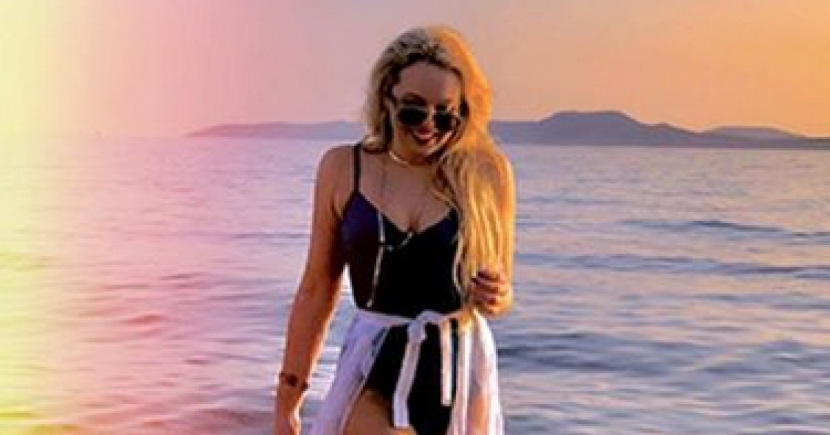 Греческие каникулы: 24-летняя дочь Трампа показала фигуру в купальнике