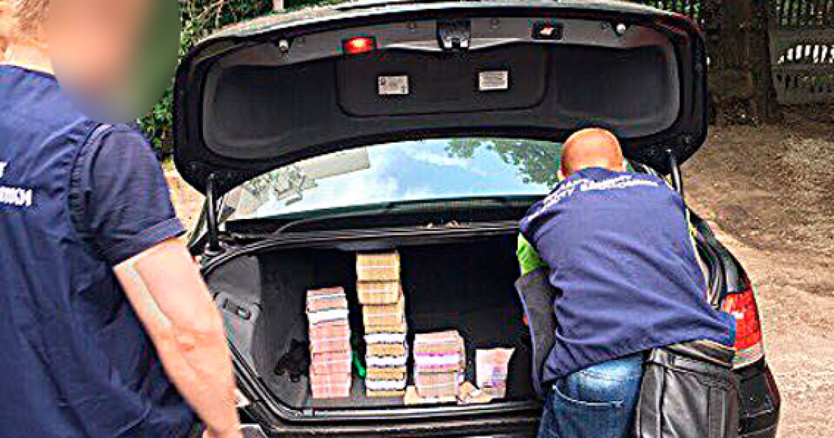 На Дніпропетровщині викрили конвертцентр із щоденним обігом до 3,5 млн гривень