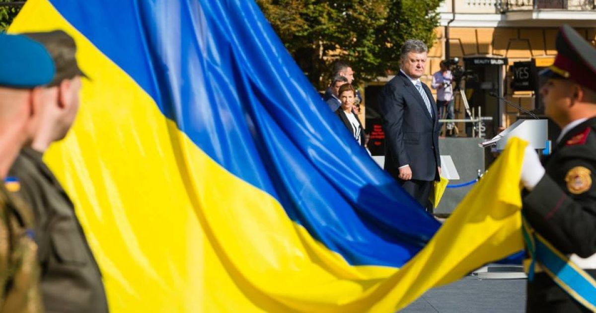 На Софиевской площади взвился государственный флаг / © Facebook / Петр Порошенко
