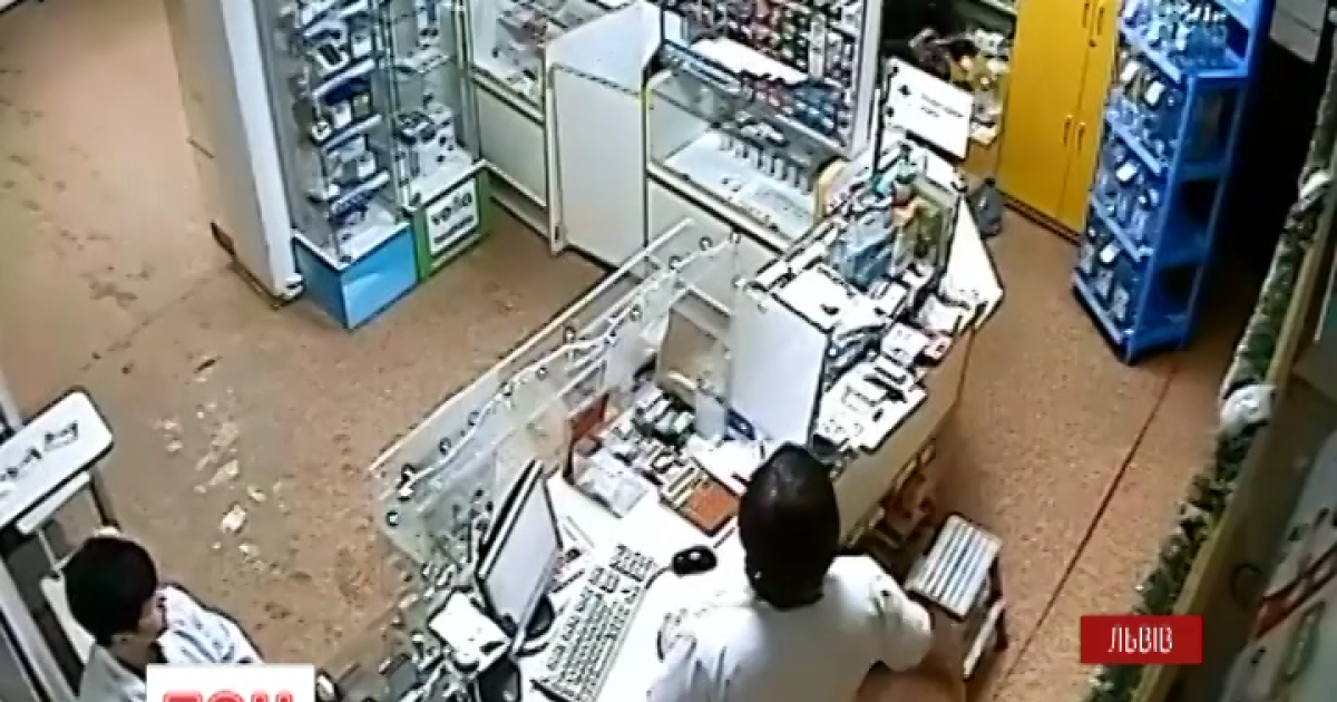 Спроба пограбувати аптеку завершилася втечею грабіжника