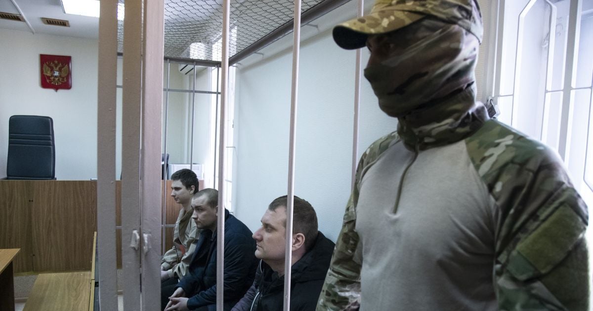 Уперше за п'ять місяців українським полоненим моряками дозволили зателефонувати близьким