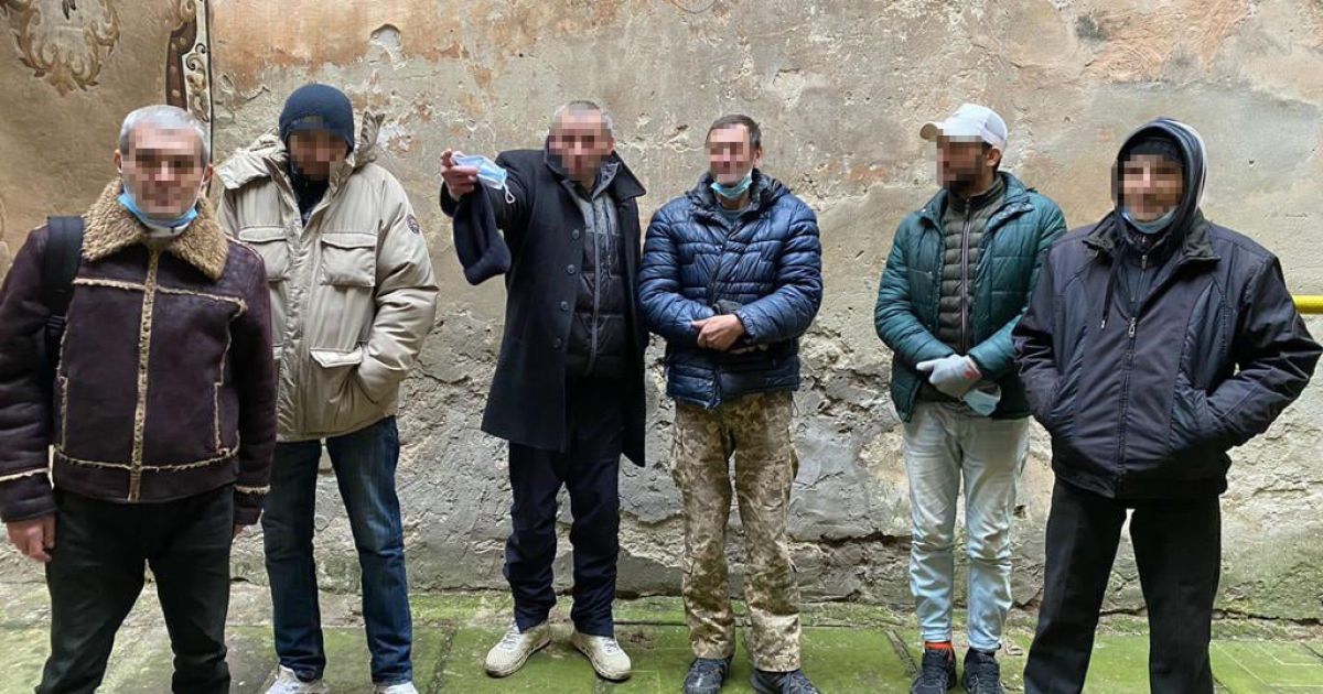 Викрили наркопритон у Львові_3 / ©  Главное управление Национальной полиции во Львовской области