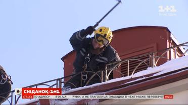 Из дома - в шлеме: оттепель показала десятки проблем наших городов