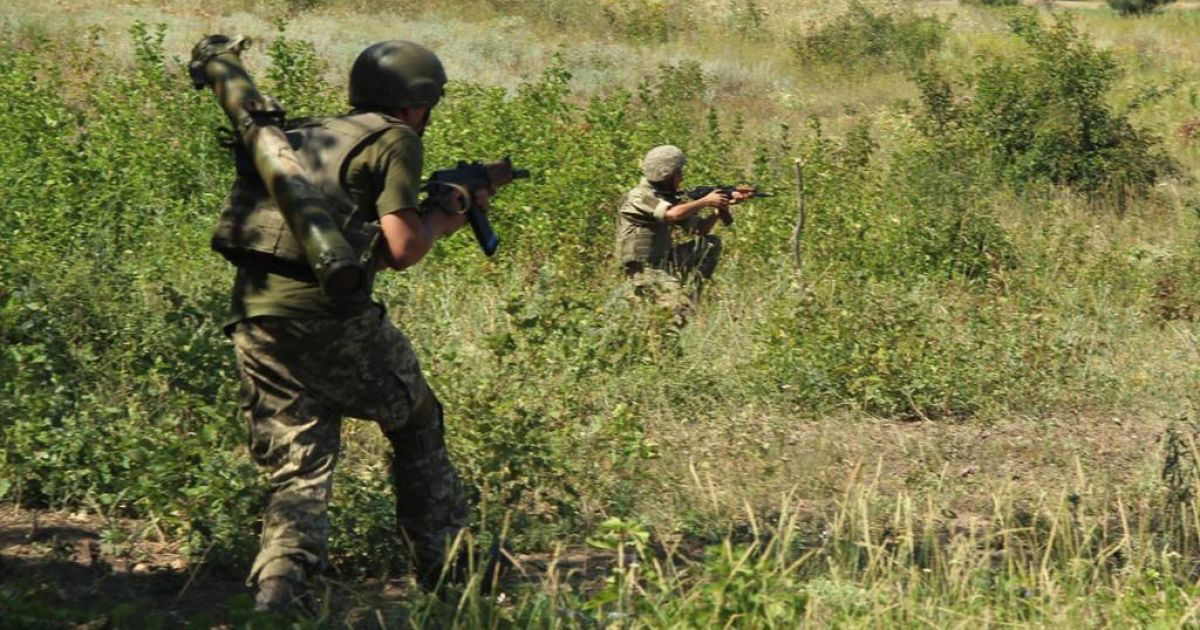 На Донбассе боевики ранили украинского военнослужащего