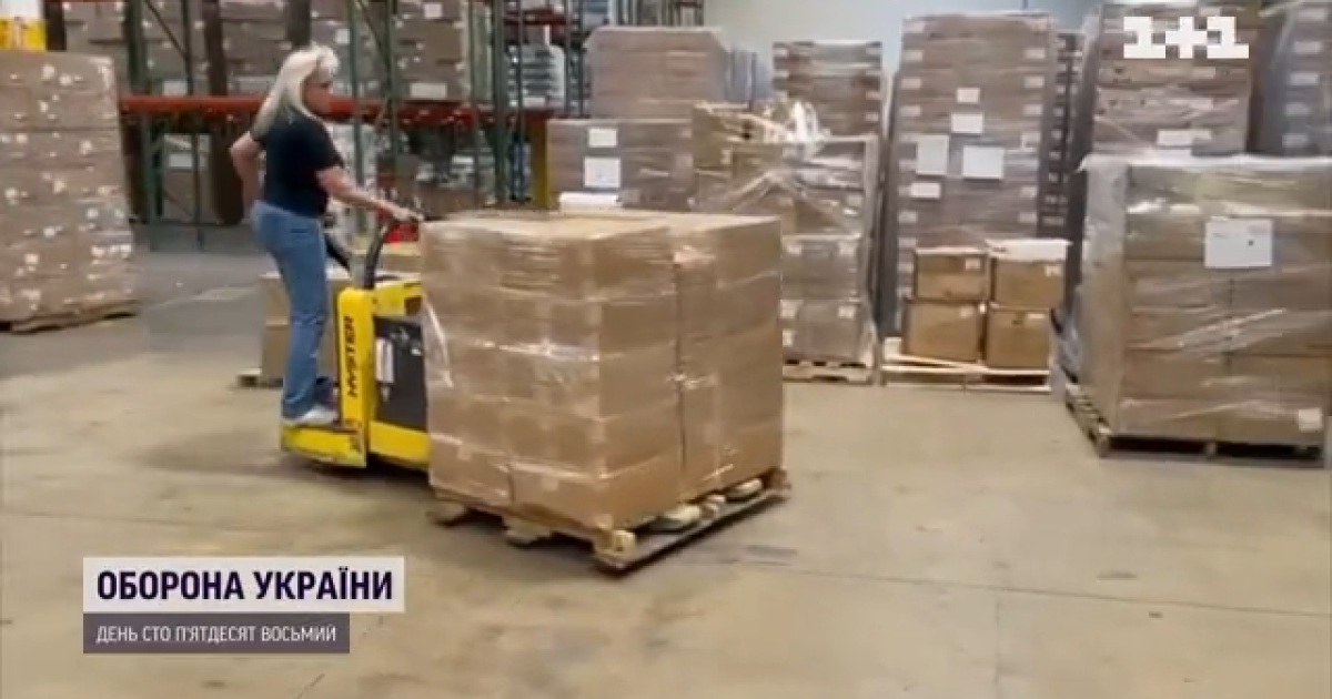 Поки одні "волонтери" обкрадають українці, інші - працюють по 15 годин на передовій