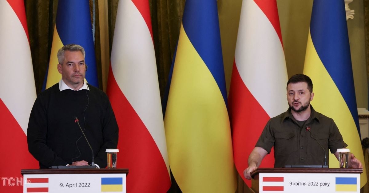 Членство в ЕС, переговоры Украины и РФ и ситуация на фронте: главные заявления Зеленского после встречи с канцлером Австрии