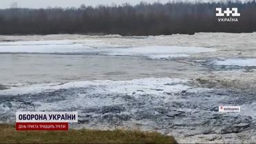 Ледовый коллапс: в Десне в Киевской области вода поднялась на несколько метров и затопила села