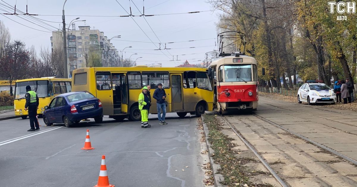 Авария на Кирилівській_2 / © Фото Валерії Ковалінської/ТСН