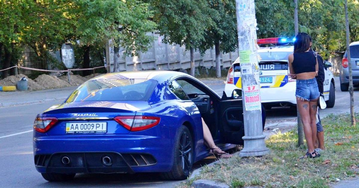 Полиция перехватила Maserati.