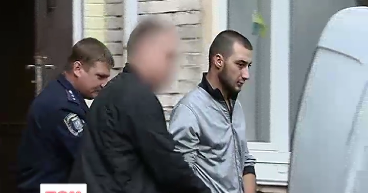 Молодчики на машине патрульного полицейского ограбили киевлян