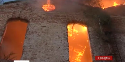 На Львовщине загорелся сахарный завод