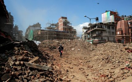 У Непалі знайшли трьох людей, яким вдалося вижити під завалами після землетрусу