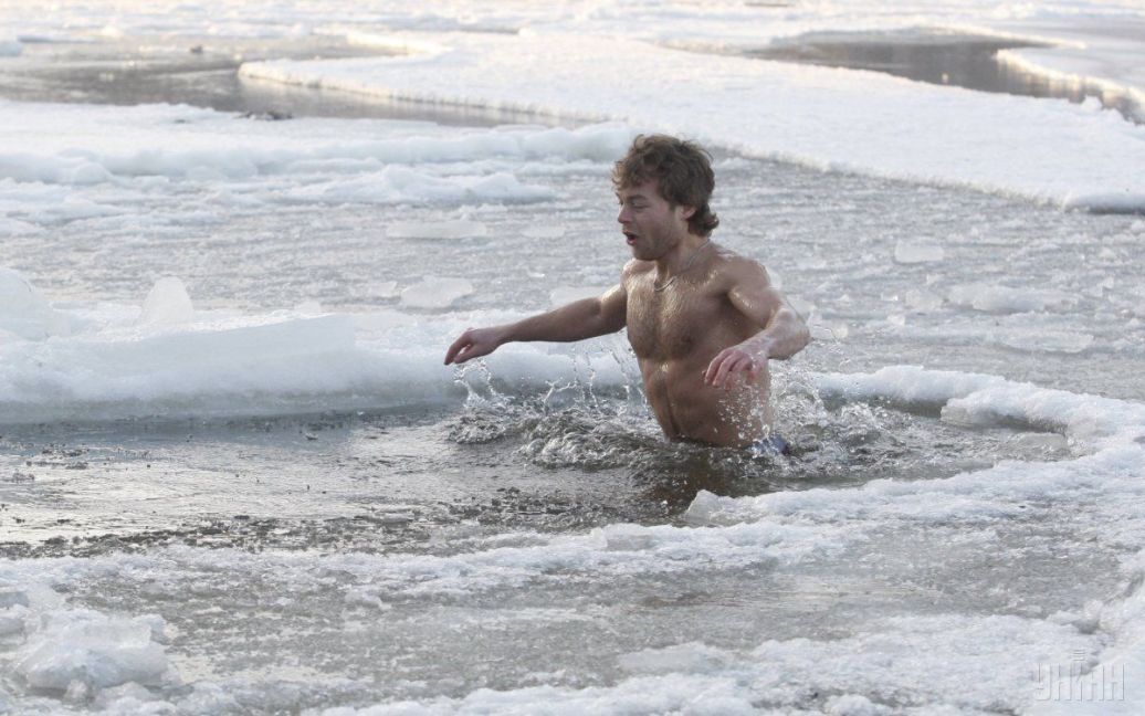 Киевляне отметили Крещение в ледяной воде / © УНИАН