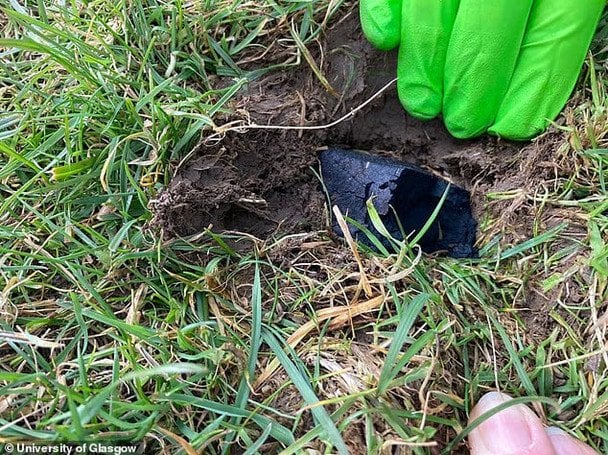 Шматок знайденого метеориту / © dailymail.co.uk