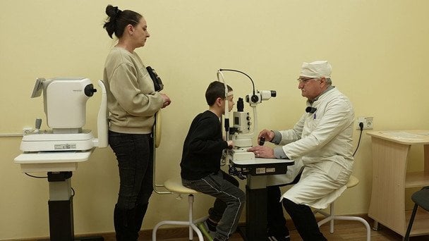 Никита на осмотре у врача