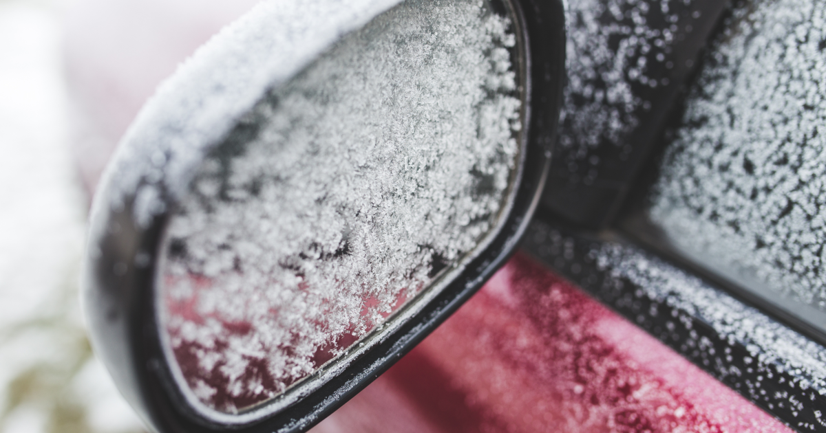 Как правильно очищать автомобиль от льда