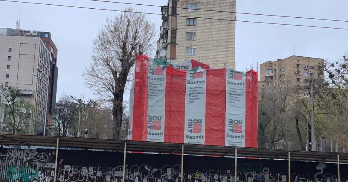 У Києві незаконно зносять пам'ятку архітектури "Будинок з комахами"