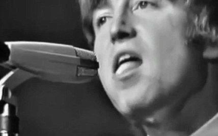Юзеров шокировало видео, на котором Джон Леннон смеется над людьми с ограниченными возможностями