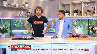Вишуканий сніданок від Євгена Клопотенка: яйця скрембл та карпаччо з полуниці