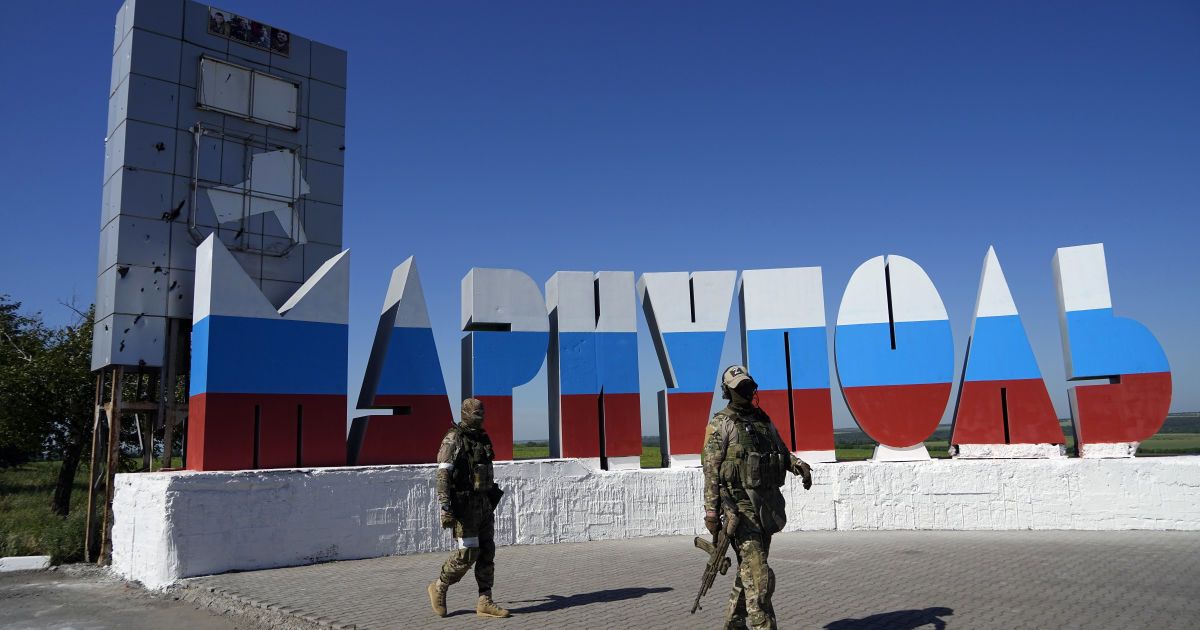 Окупанти почали випускати людей з Маріуполя на українську територію: у чому підступ