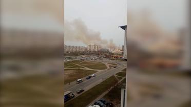 У Києві спалахнула масштабна пожежа на Троєщині