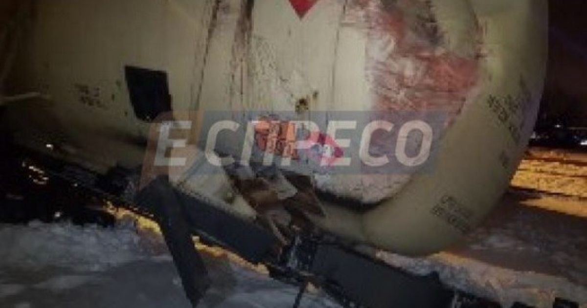 В Киеве столкнулись два грузовых поезда и сошли с путей