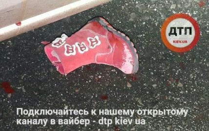 Мать забрала на небо. В Киеве после страшного ДТП в больнице скончалась девочка