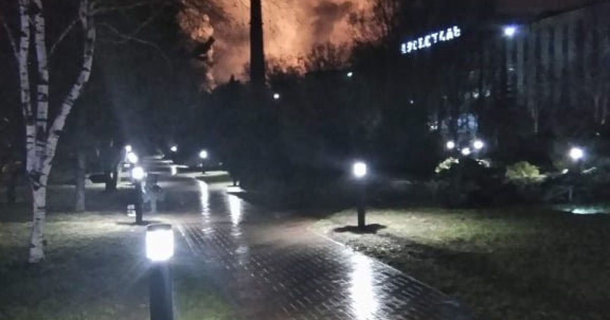 Жители Мариуполя сообщают о масштабном пожаре на "Азовстали", на меткомбинате назвали это "технологическим процессом" – СМИ