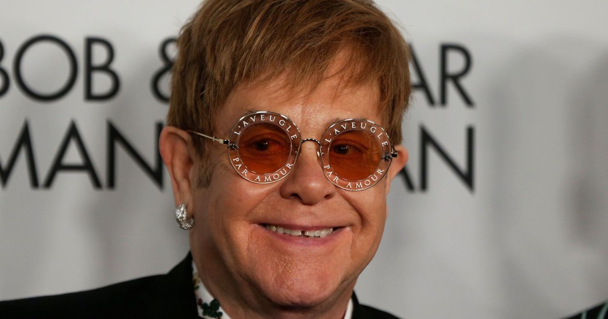 Елтон Джон повідомив про смерть матері