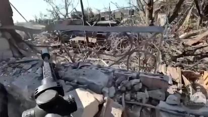 Украинские защитники показали стрелковый бой в районе Бахмута