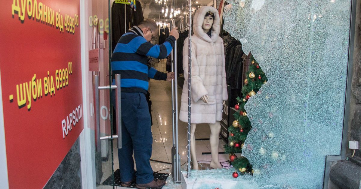На Хрещатику пограбували магазин із шубами та дублянками