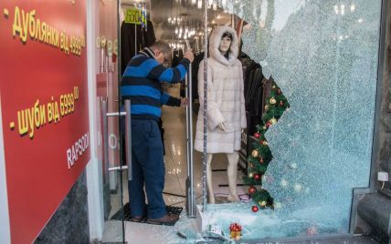 В центре Киева грабители вынесли из магазина 40 шуб