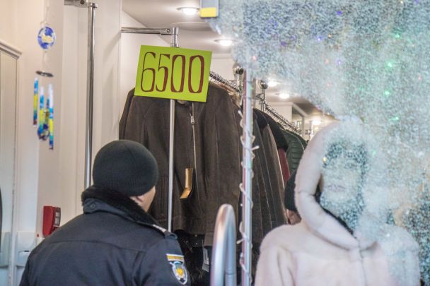 На Хрещатику пограбували магазин із шубами та дублянками