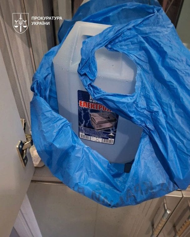 Речові докази, знайдені у квартирі підозрюваного / © Офіс генерального прокурора