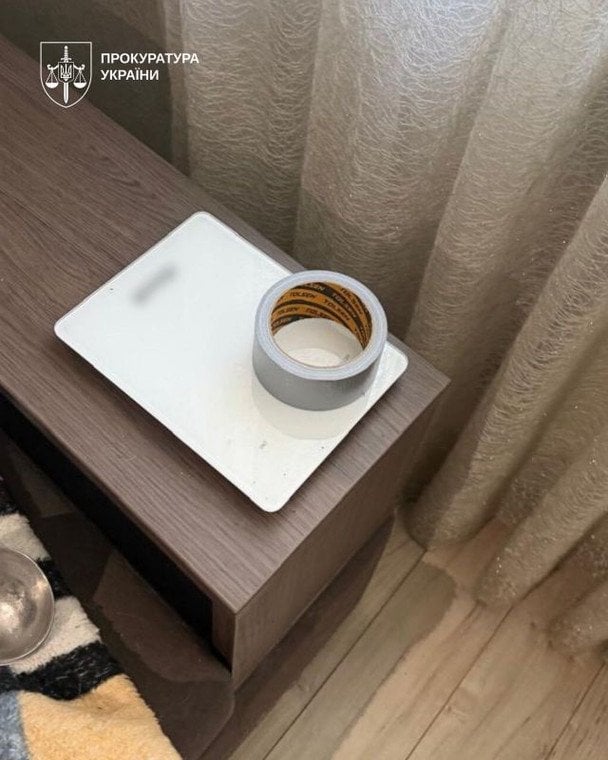 Речові докази, знайдені у квартирі підозрюваного / © Офіс генерального прокурора