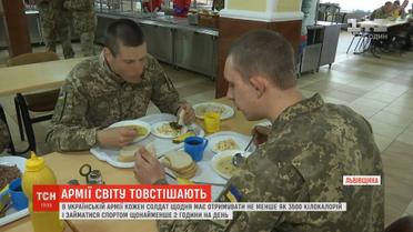 Cкільки калорій вживають українські військові та наскільки їхня їжа корисна