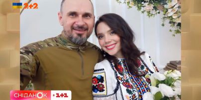 У вишиванці та камуфляжі: Олег Сенцов одружився - хто обраниця режисера
