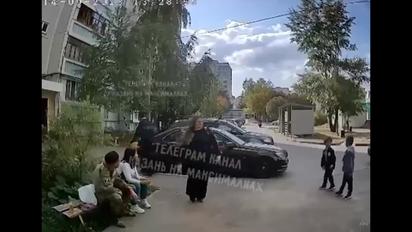 В России "ветеран СВО" развлекал детей гранатой